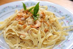 pasta-linguine-with-shrimp-and-fresh-herbs